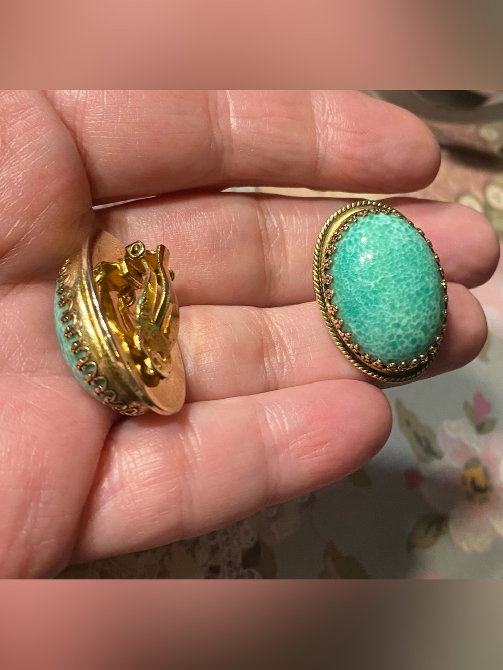 Vintage Whiting & Davis Green Peking Glass Earrings Gold Tone Clip On MCM 60s